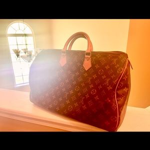 Louis Vuitton Speedy 40/Authentic Gently used